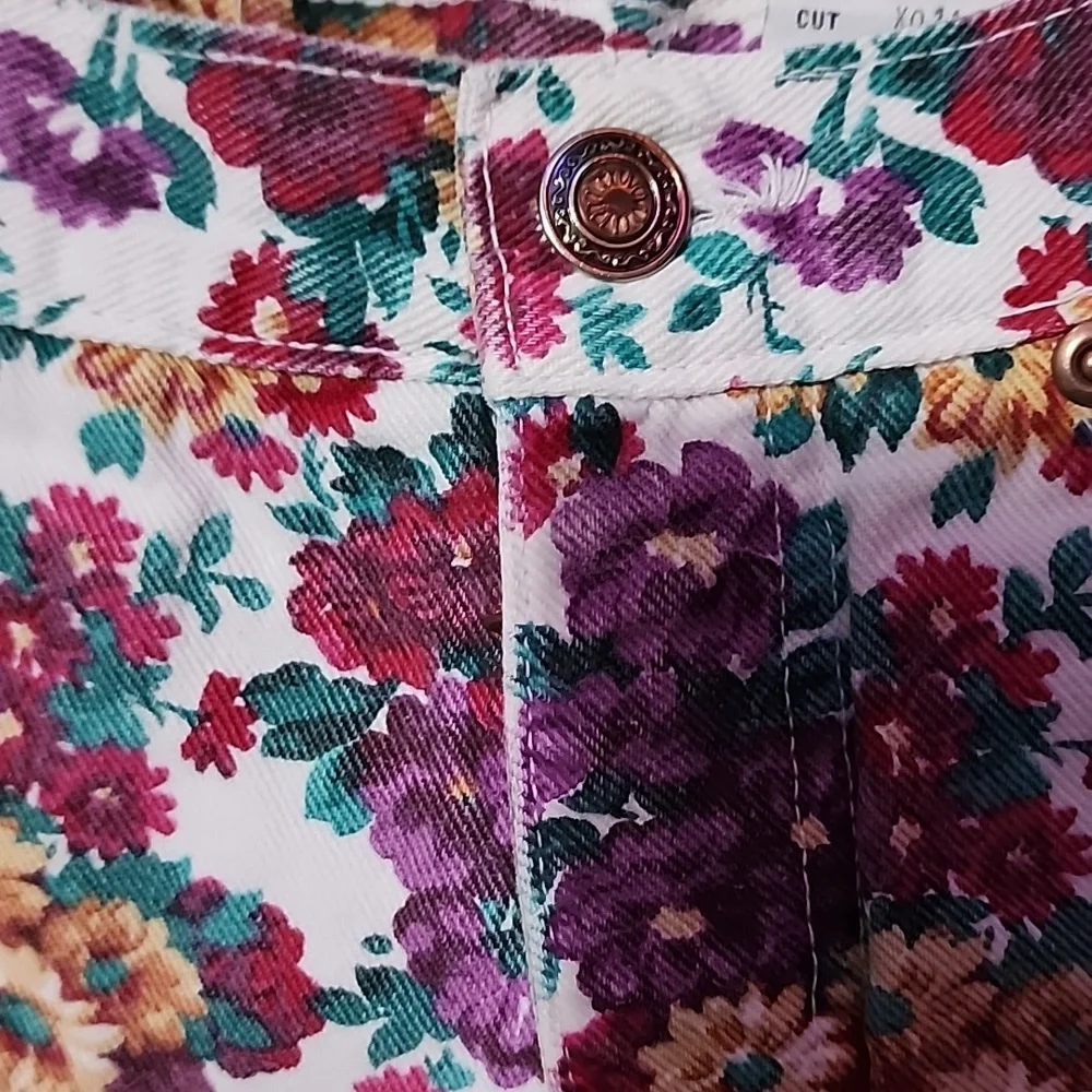 The Original Michael G Floral Denim Shorts - Picture 4 of 4